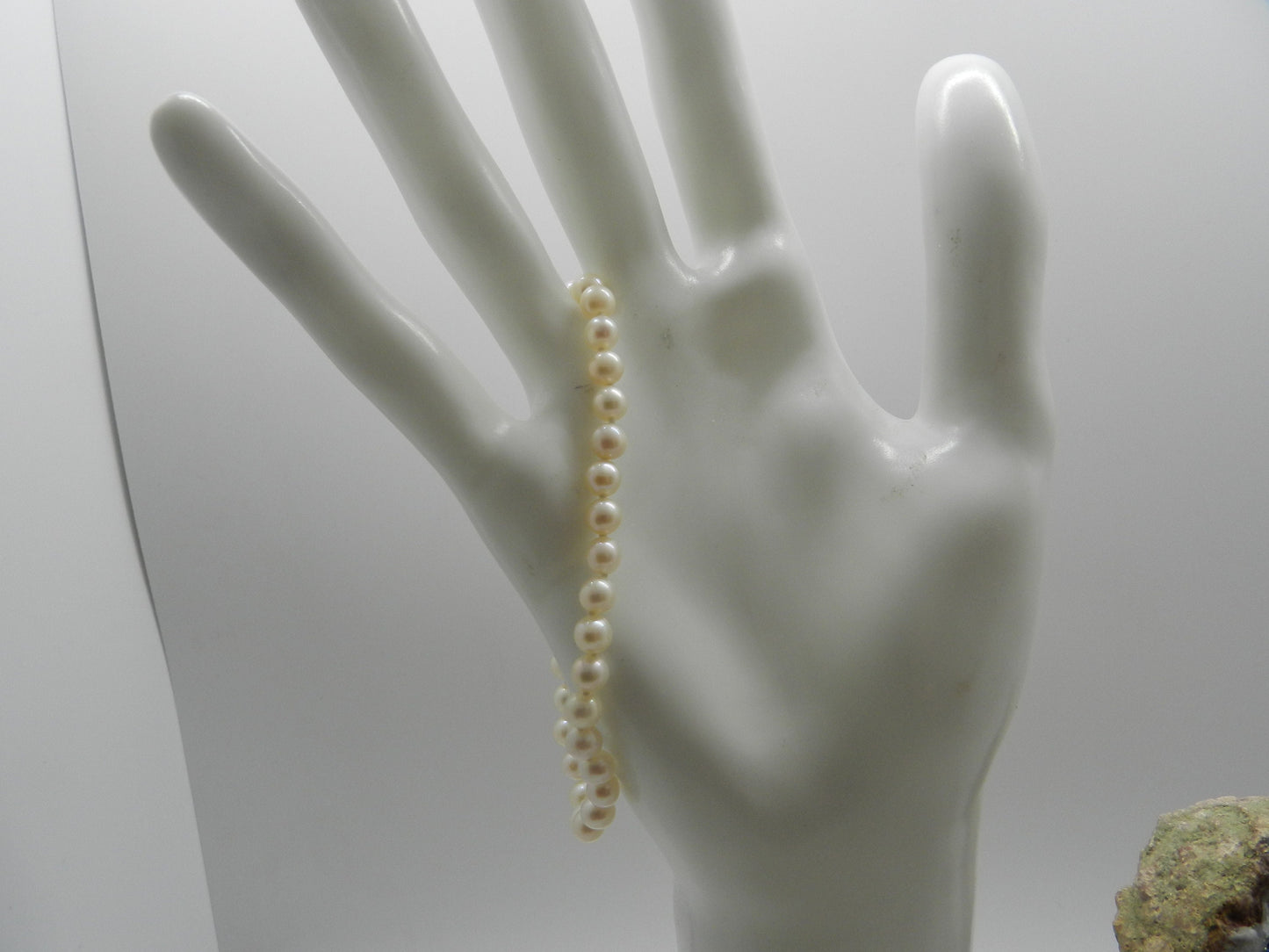 Vintage 14K Off White Pearl Bracelet