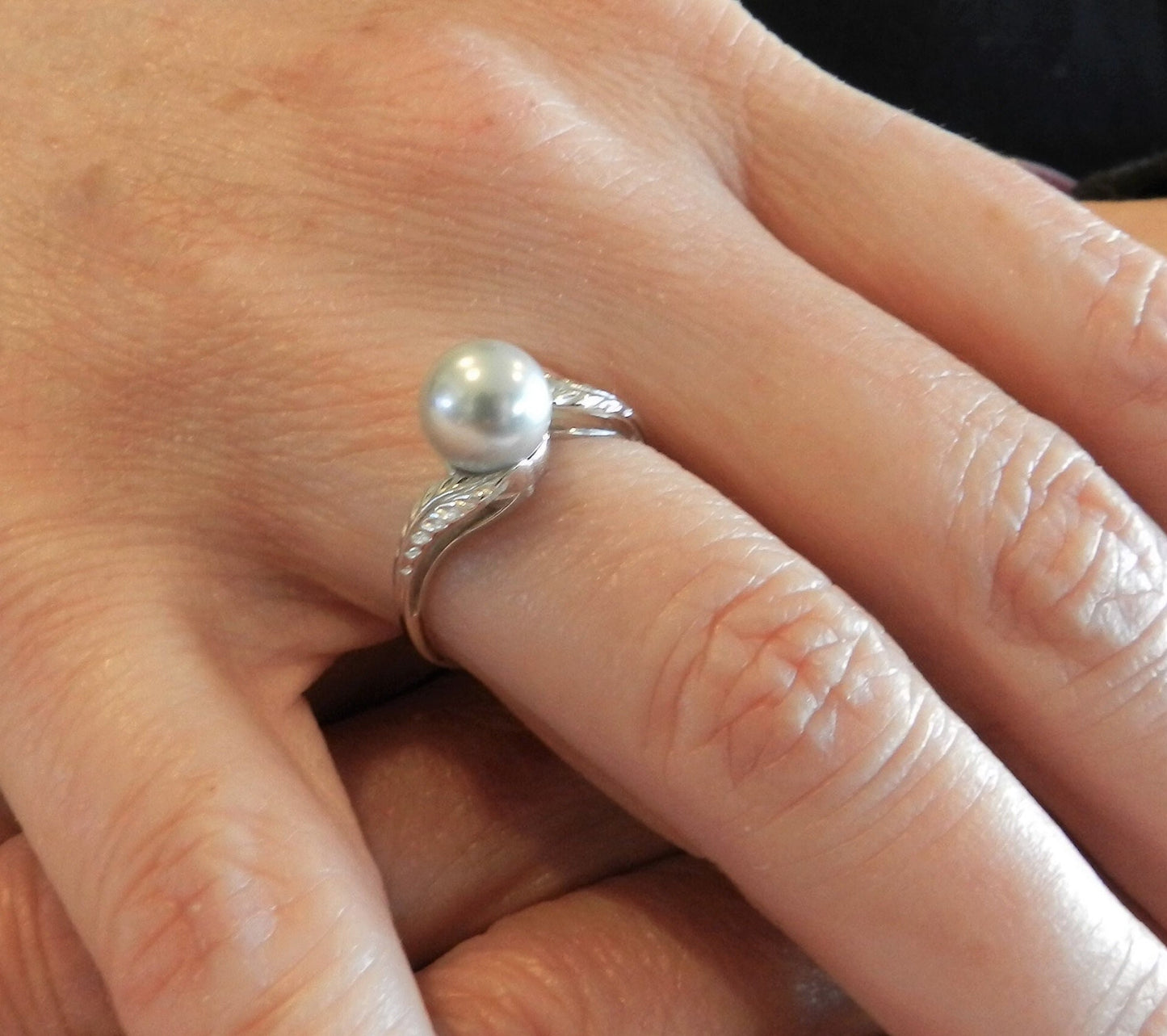 Vintage Sterling Grey Pearl Solitaire Ring - Size 7 - Timeless Style