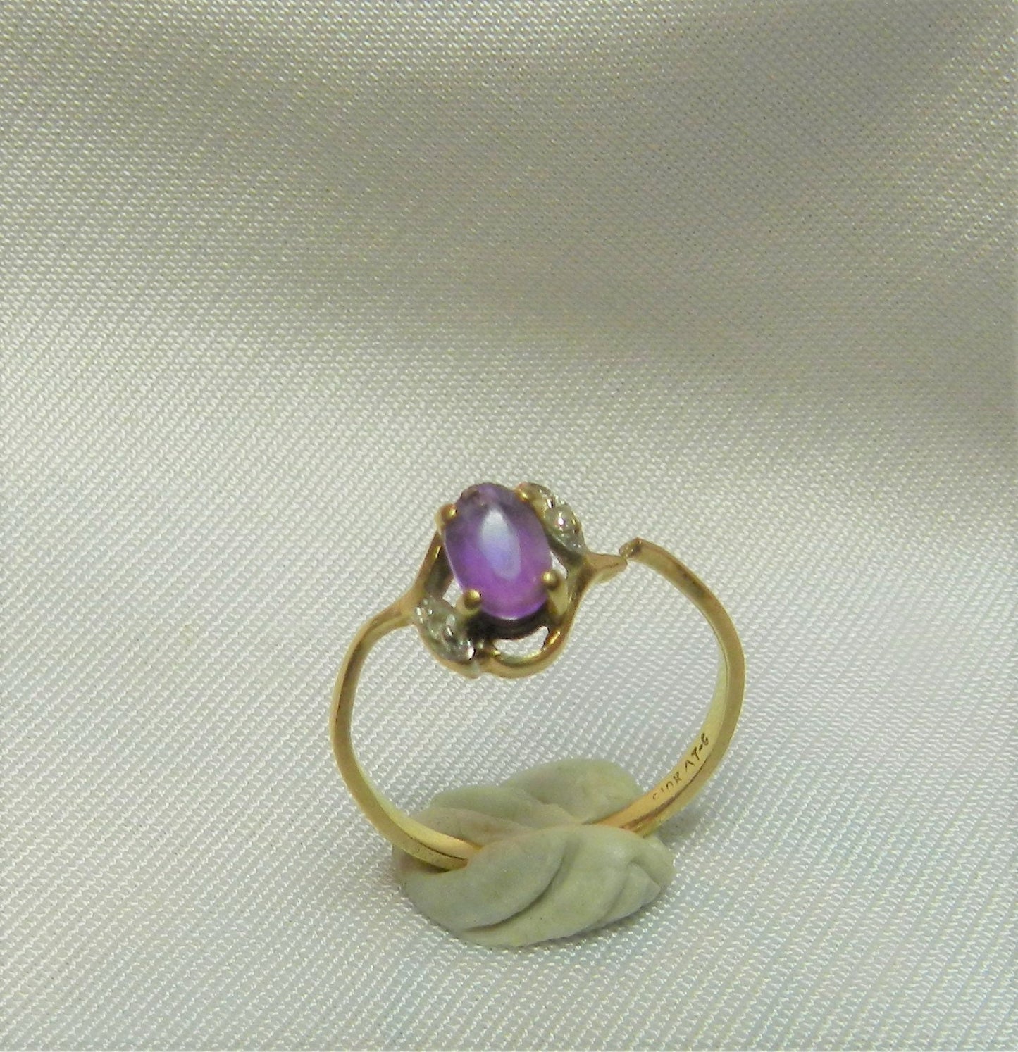 Vintage 10K Gold Amethyst & Diamond Ring -  Damaged - Repair Resell