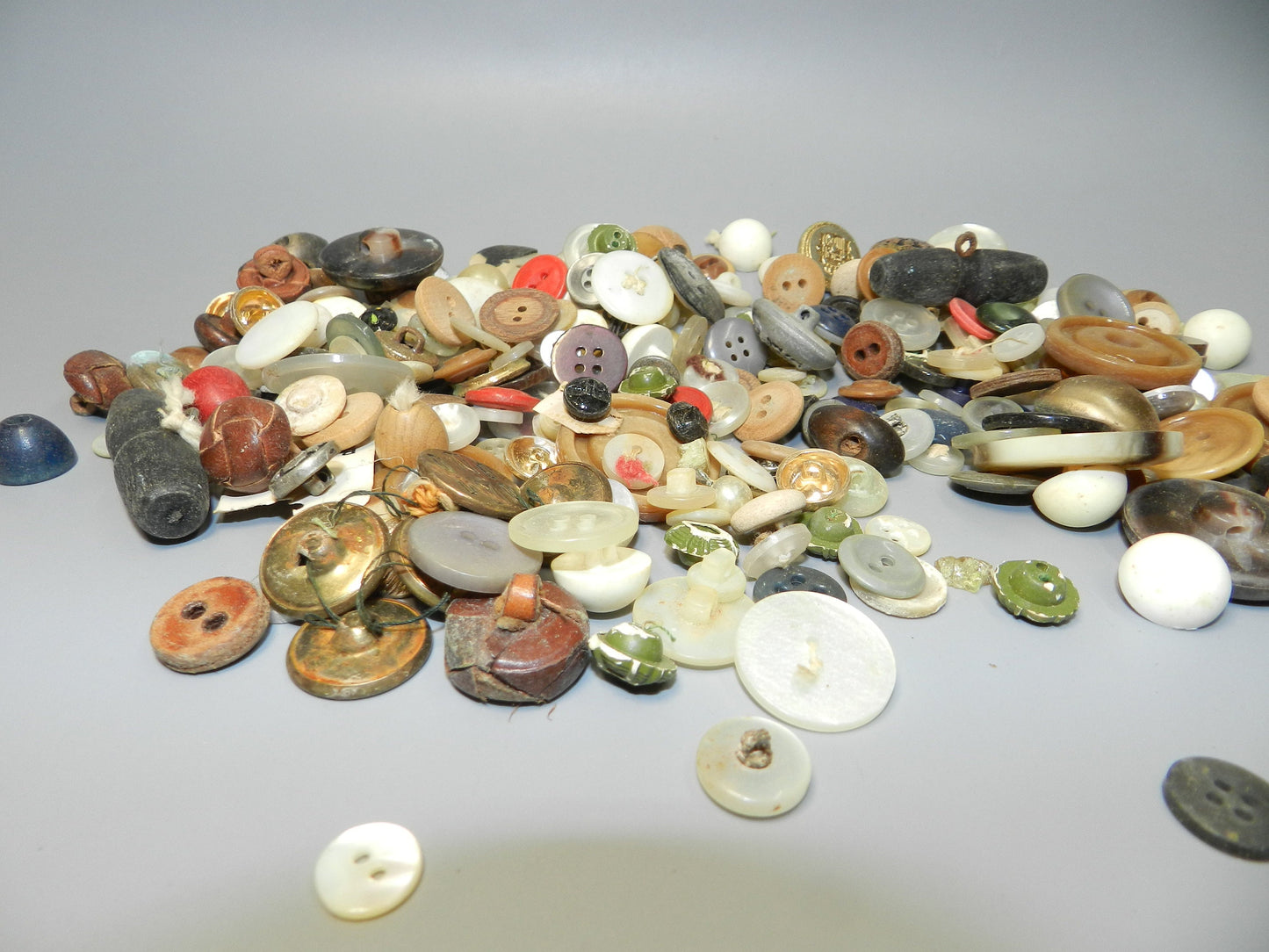 Bag of Buttons - Vintage - Mixed Materials - 8.5 oz - MOP